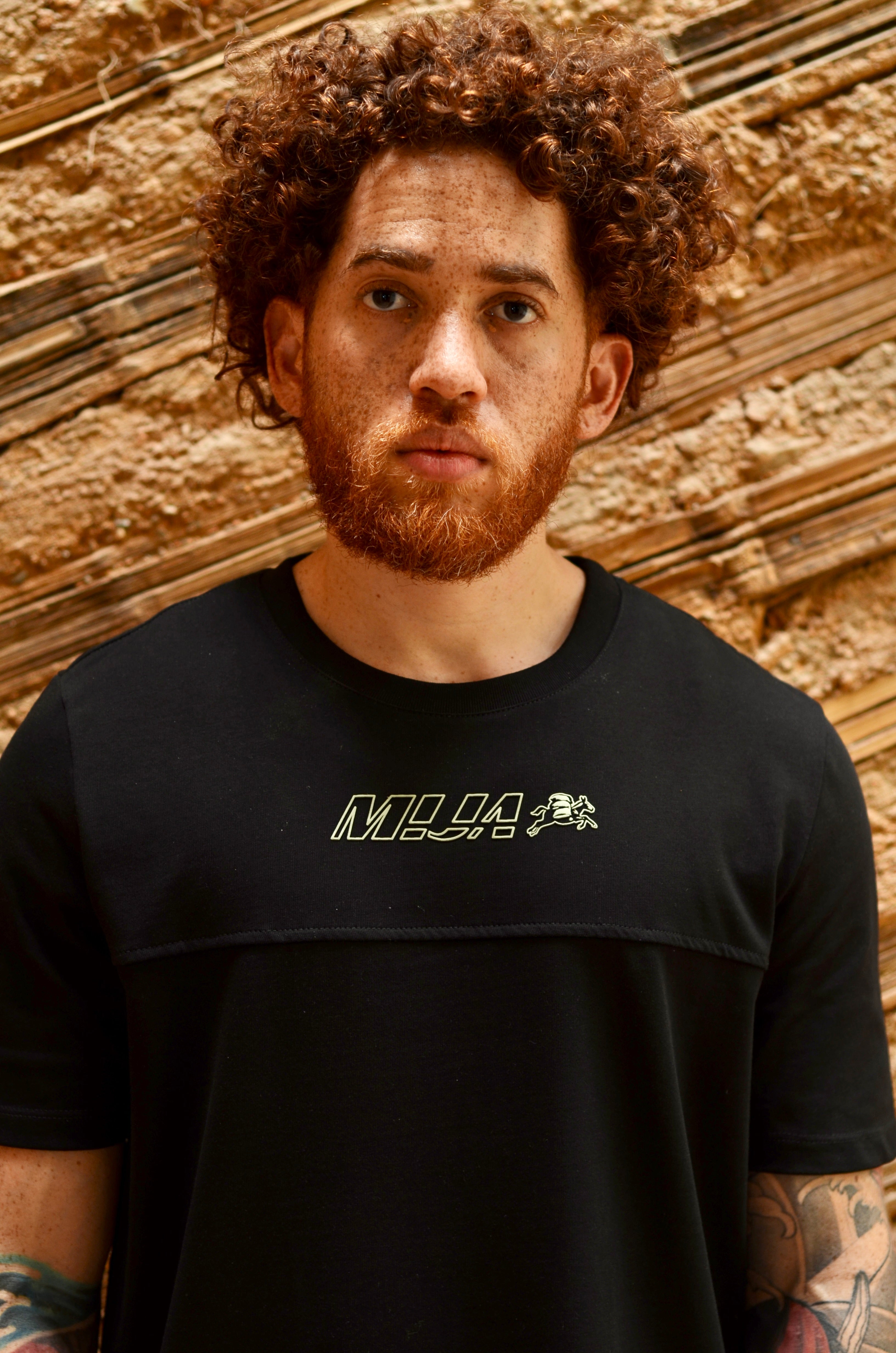 T-shirt Mula Black / Regular Fit